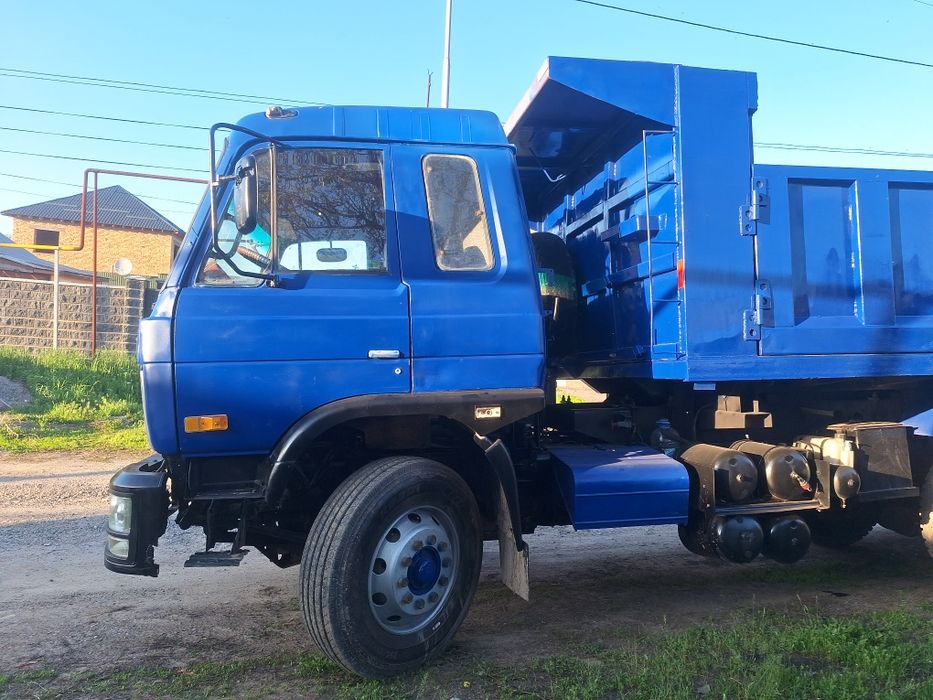 Продам самосвал донфенг.  С завода 15 тонник в хорошем состоянии