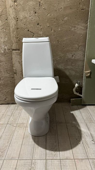 Продам каркас кухонный гарнитур и унитаз