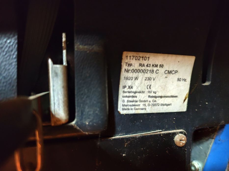 Машина за почистване на подови настилки