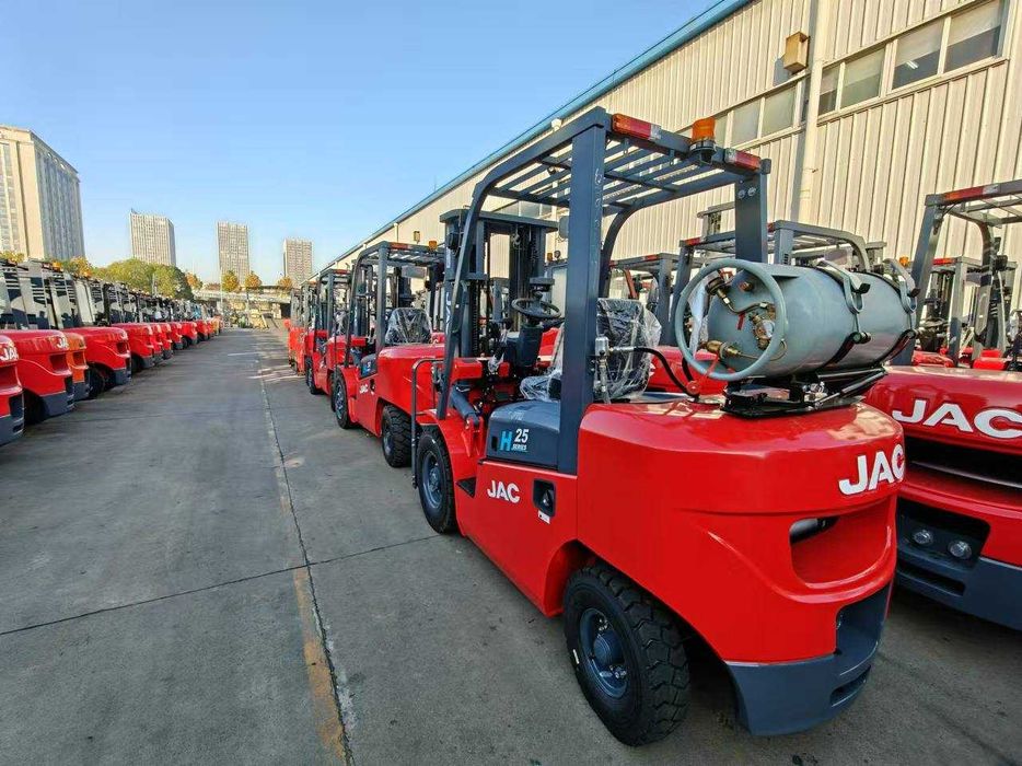 Продается новые вилочные погрузчики Автокара (Кара) 3-4,5 метровые.