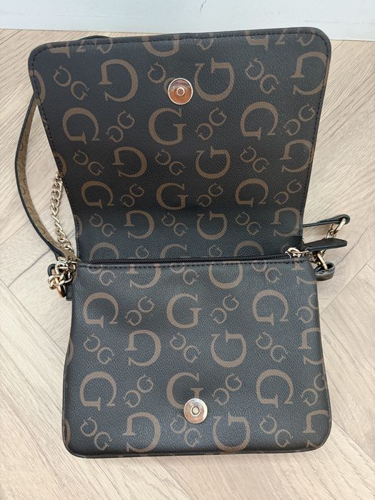 Geanta de umar Guess