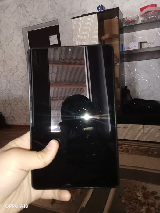 Планшет LENOVO .