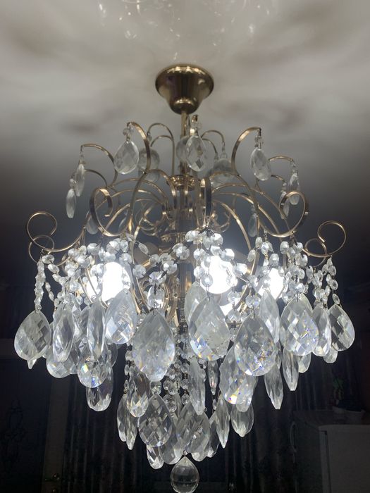 Продаю большую люстру