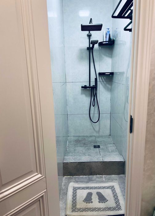 Сагбон чинни завод ҳудудида новостройка янги таъмирланган 2 хонали уй