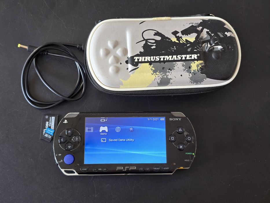 PSP seria 1000 cu încărcător și modat 32 gb