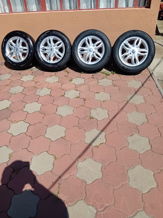 Vand jante cu cauciucuri 185x65x15.