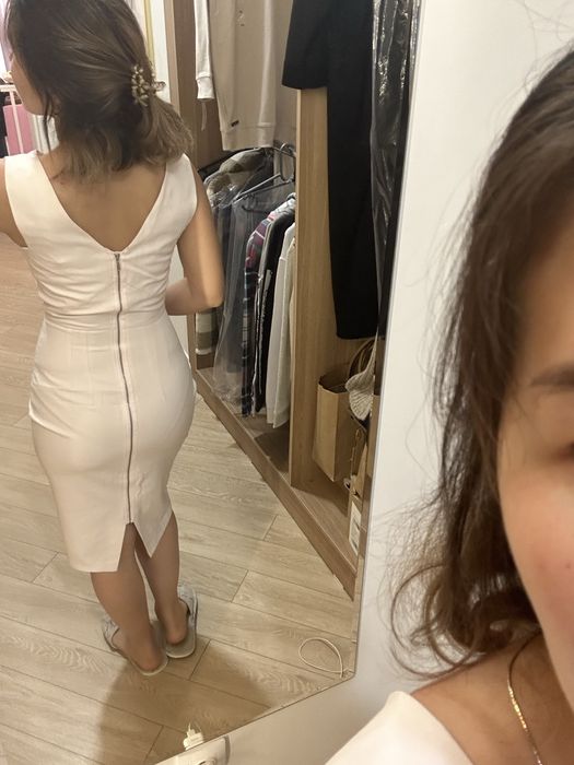 Изящное платье футляр