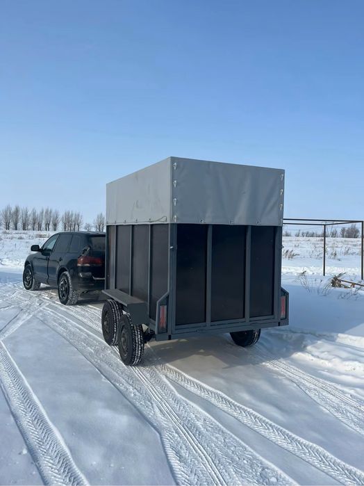 Коневозка новая прицеп