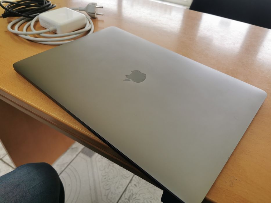 Laptop MacBook Pro 15 Touch ar I7