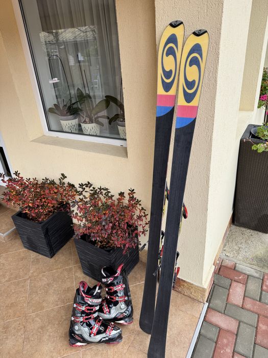 Set schi salomon cu clapari, bețe si costum complet