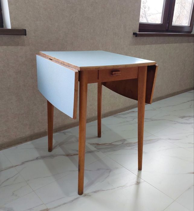 Продаю стол для кухни раздвижной