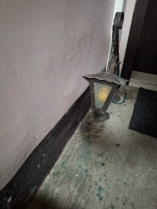 Антикварна стара френска лампа