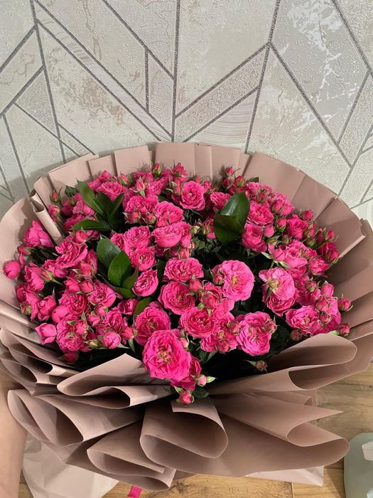 Нежные спрей розы