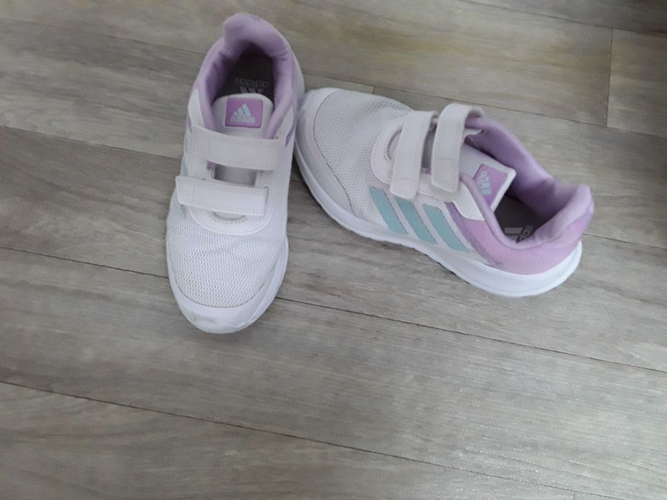 Adidas damă  marca Adidas mărimea 35 +1 tricou  nou cadou mărimea S