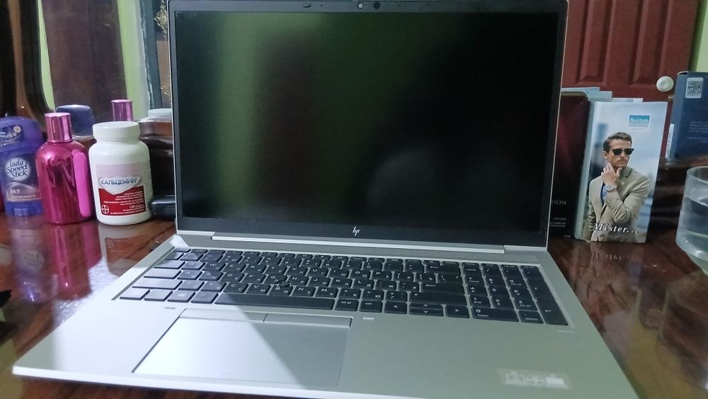 Notbuk sotiladi ishlashi yaxshi xotirlari katta narxi 8million