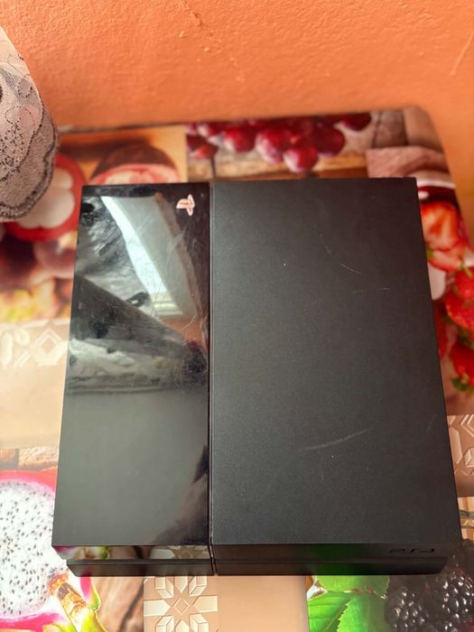 Se vinde ps4 slim cititi descrierea(fac si schimb de la iPhone 15 in sus cu dif din partea mea)