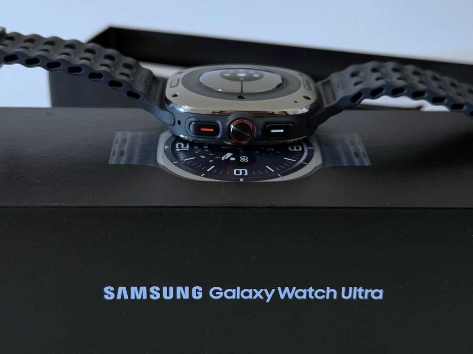 Бартер! Като НОВ! Samsung Galaxy Watch Ultra 2025 Titanium Silver (Сив)