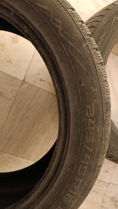Продавам зимни гуми nokian 245/45/18 2018 g dot