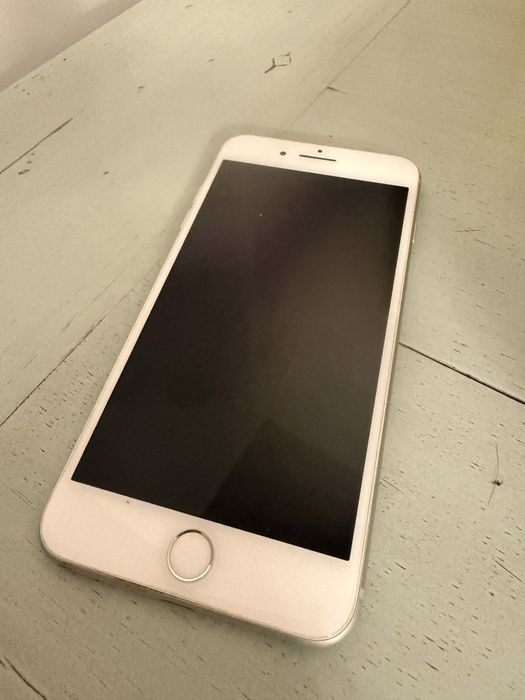 Айфон 8 Plus в хорошем состоянии продам