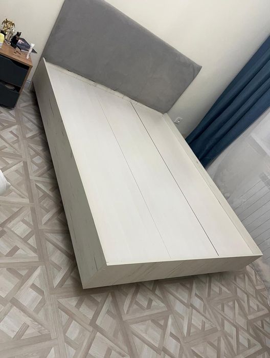 Продам кровать с размером 200×1600