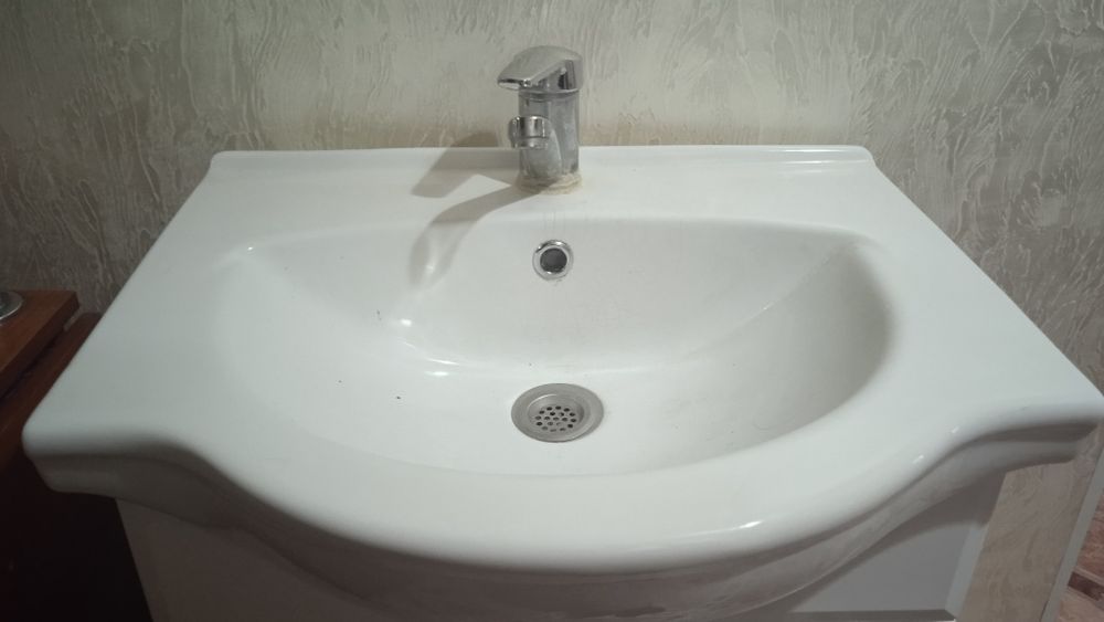 Продам раковину со шкафчиком и краном