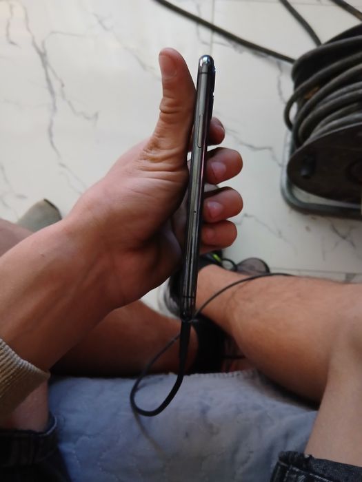 Vând iphone 11 pro pentru piese