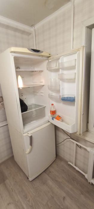Продаи холодильник работает