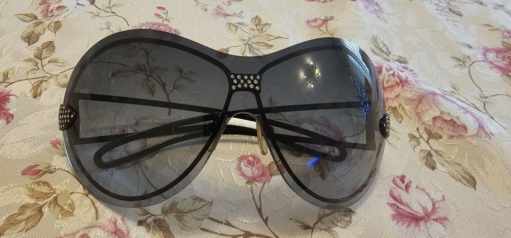 Маркови очила Vogue с кристали
Стилни слънчеви очила от висок клас