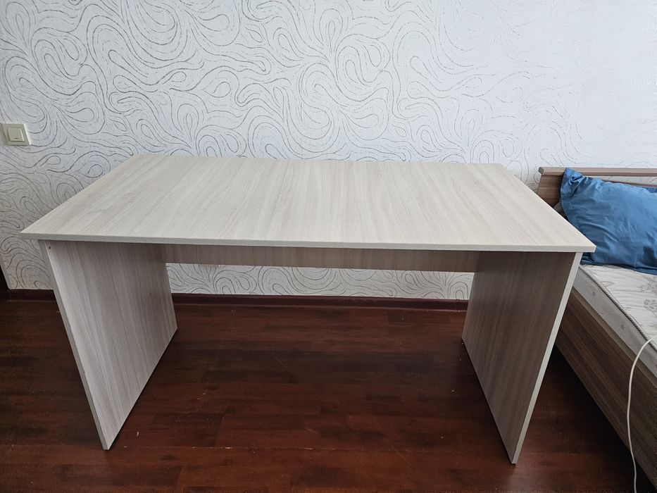 Продам стол срочно