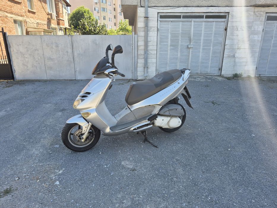 Априля Леонардо 250