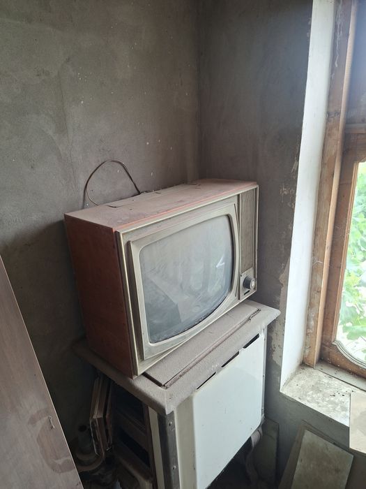 Antikvar televizor naxini kelishamiz