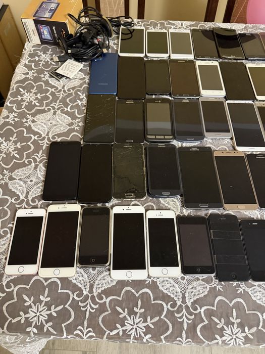 Lot telefoane si tablete 164 de bucati, functionale si cu defecte