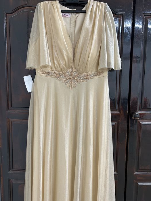 Уникална чисто нова дълга рокля за официални поводи