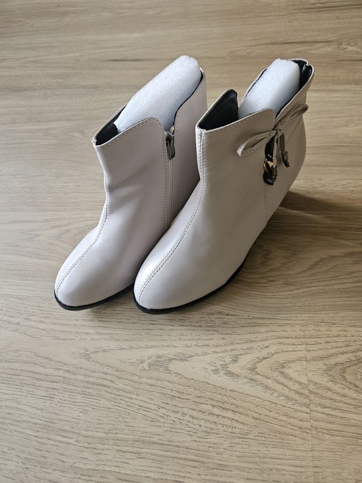 Зимни боти на среден ток