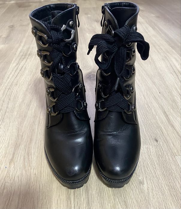 Боти на ток с връзки и цип