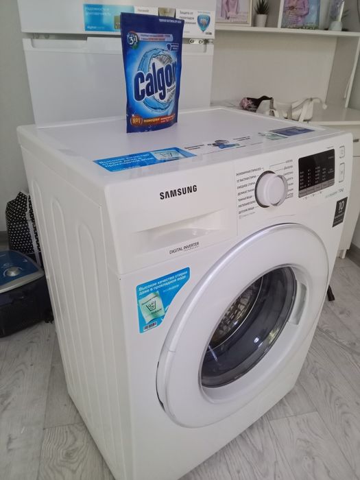 Самсунг на 7кг.С паром Эко Бабл отжим 1200