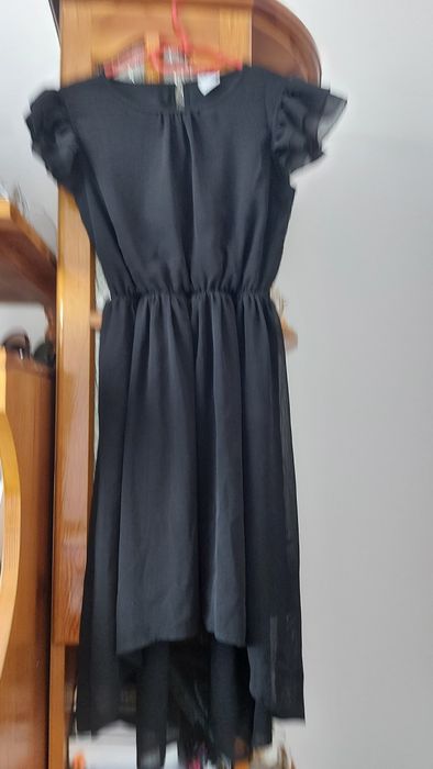 Асиметрична черна рокля