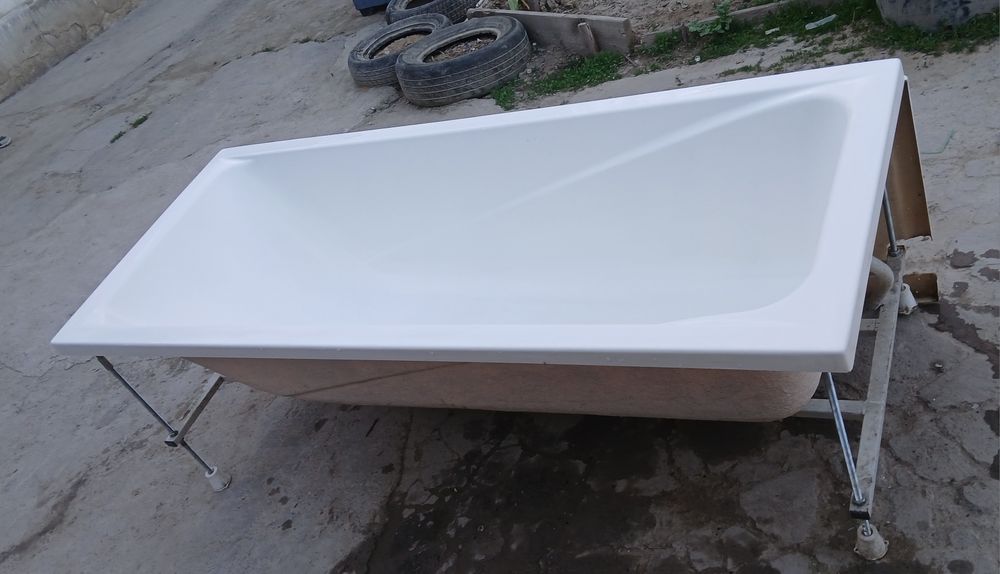 Акриловой ванна. Размер 170х70 см.