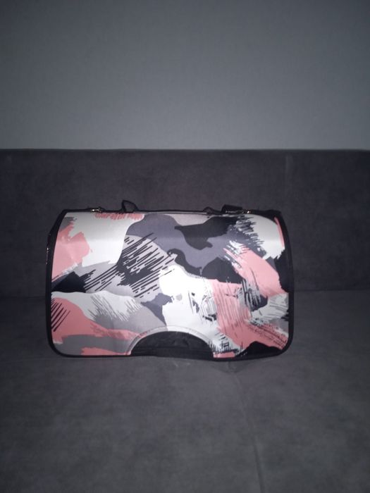 Переноска для собаки ,кошки,кролика,новая ,не подходит по размеру