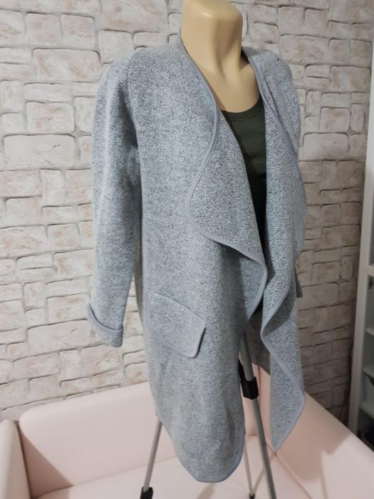 Cardigan gri,cred ca este marimea S,nou fara etichete