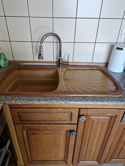 Кухня от масив с вградени уреди