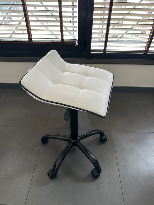 Висок стол на колелца Париж + 24м гаранция