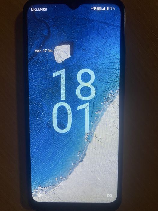 Vand 5 telefoane nefunctionale si unu functional