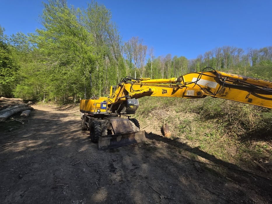 Excavator 15 tone JCB JS130W pe roti webasto