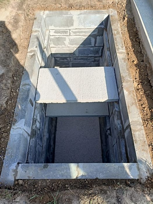 Cripte 2, 3 nivele , cavouri, monumente din granit , marmura , mozaic