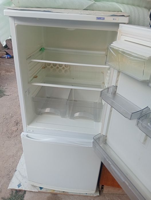 Продам небольшой холодильник.