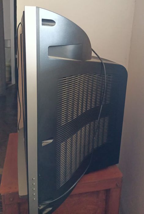 Продам телевизор б/у, в хорошем состоянии