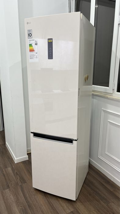 Холодильник LG бежевый