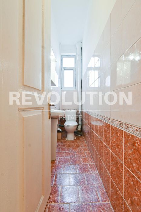 Дава се под наем Тристаен апартамент в София, Център - 110 кв.м за 750 € - Снимка #11