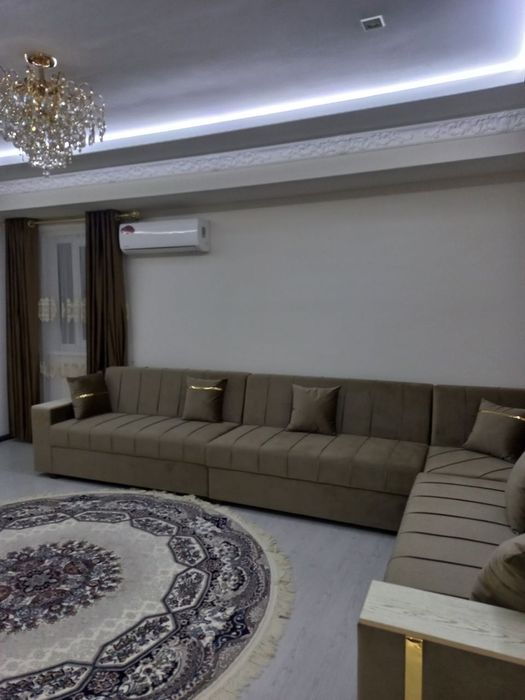 Срочно сдаётся евро ремонт квартира не дорого  в центре городо !!!